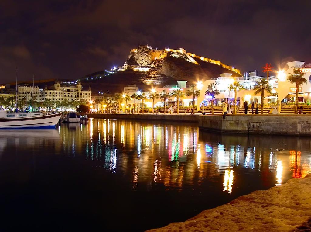 Beach & Urban Attic Alicante Room photo